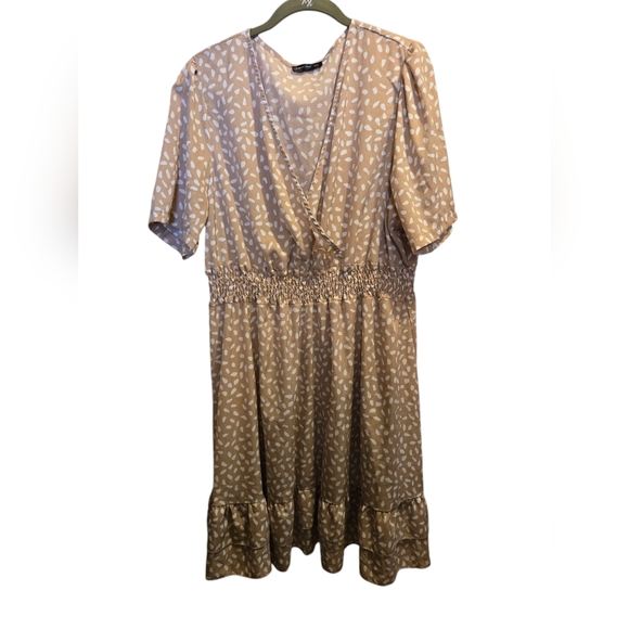 Shein Tan and White Patterned Dress Cross Over V Neck Front.  Size 3X - Picture 2 of 4